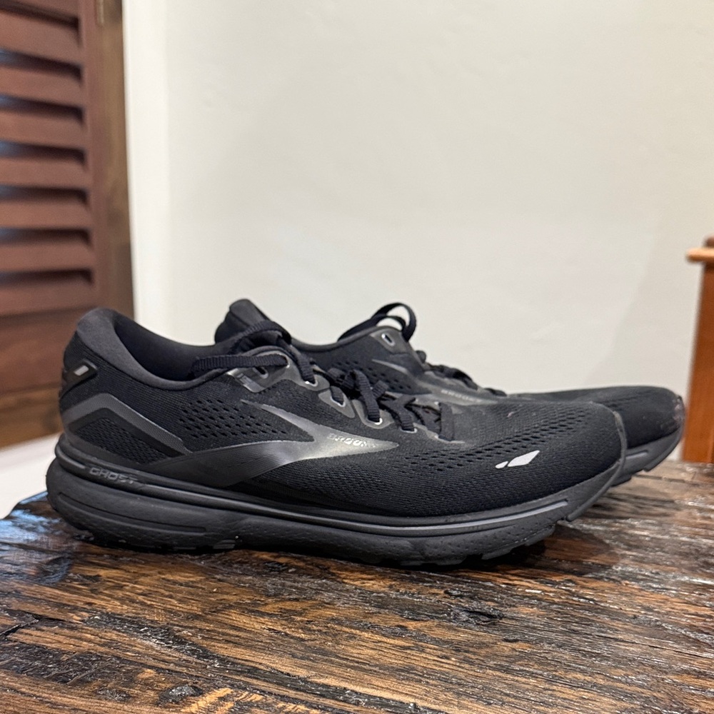 Brooks Men's Black Athletic Shoes